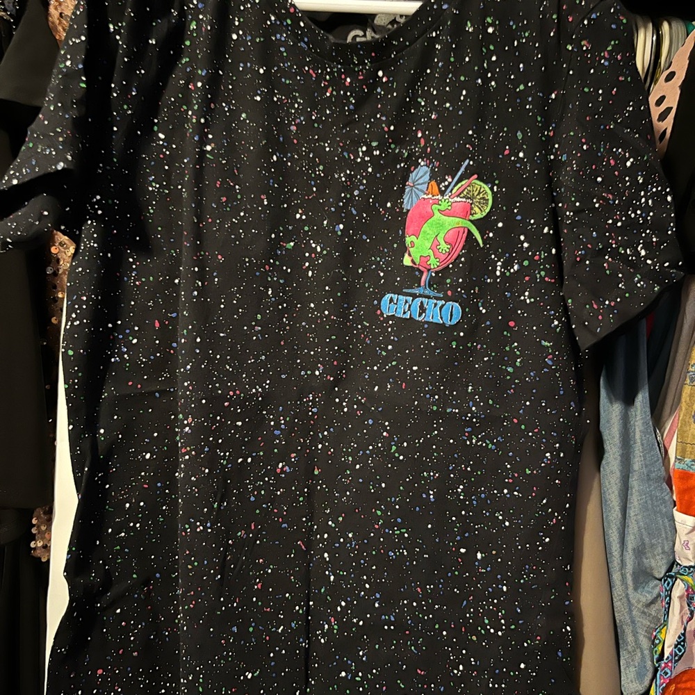 Gecko Women's Black Speckled Graphic Tee